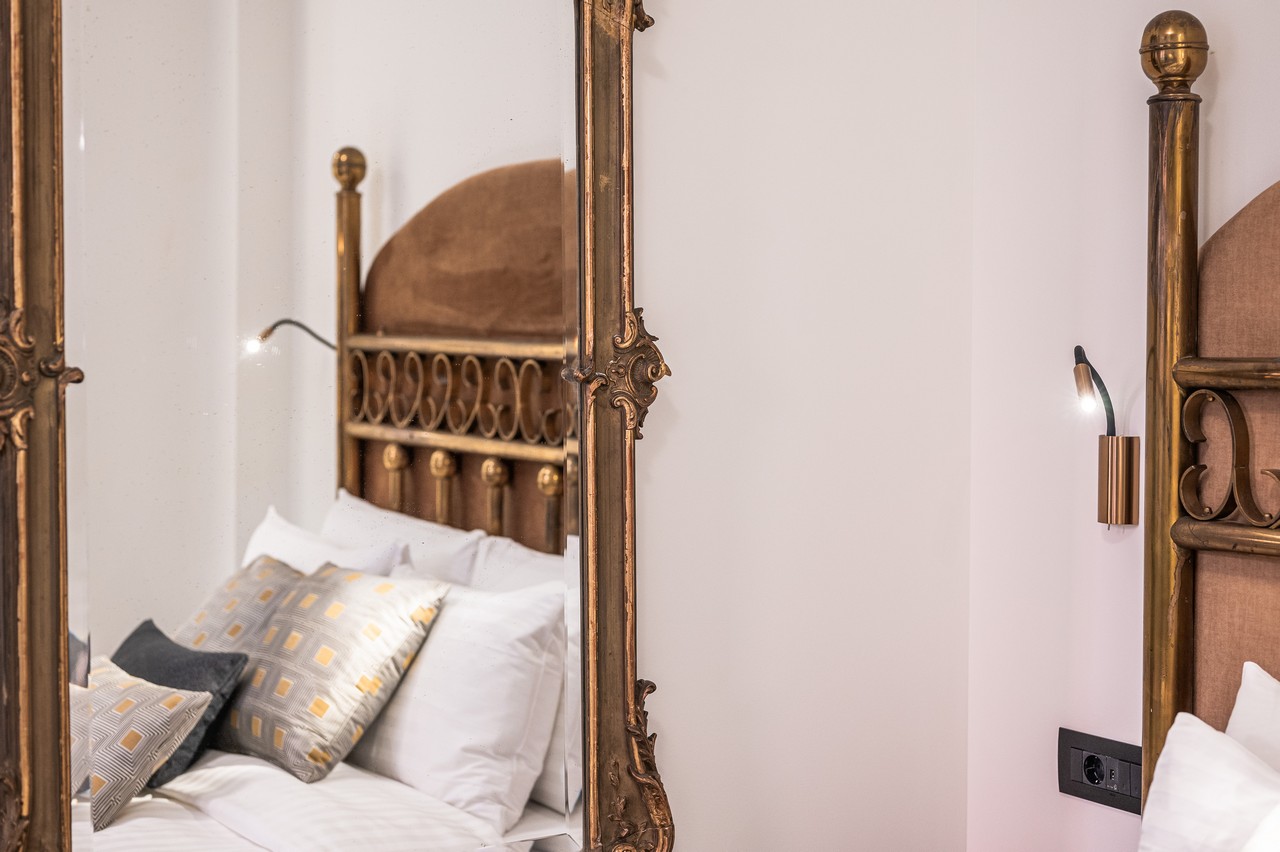 Χρυσός Καθρέφτης Room View 1