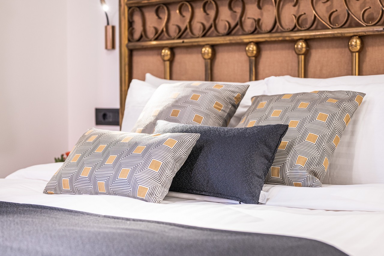 Χρυσός Καθρέφτης Room View 2